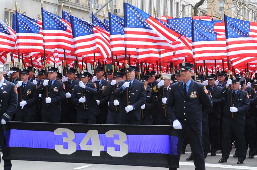 Nueva York homenajeó a sus 343 #Bomberos fallecidos en el #11-S