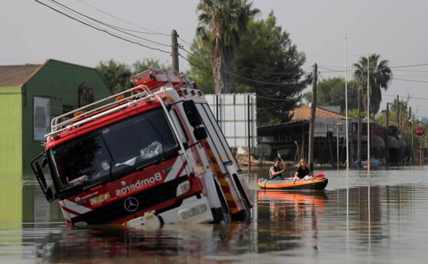 Los bomberos de Alicante pierden 15 de sus 27 camiones en las inundaciones