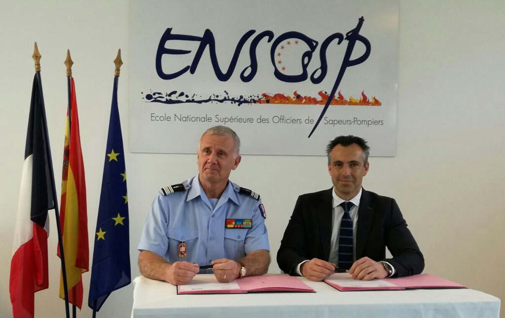 #APTB y @ENSOSP firman un convenio para potenciar la #Formación de mandos de #Bomberos en GOM