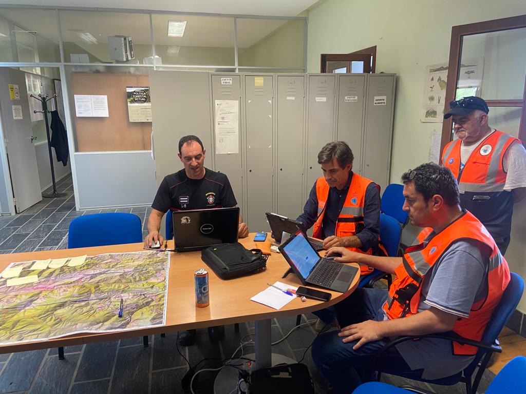 Técnicos de APTB especialistas en Gestión de Emergencias se suman a los equipos de extinción de los incendios forestales de Galicia #IIFF @AptbGalicia