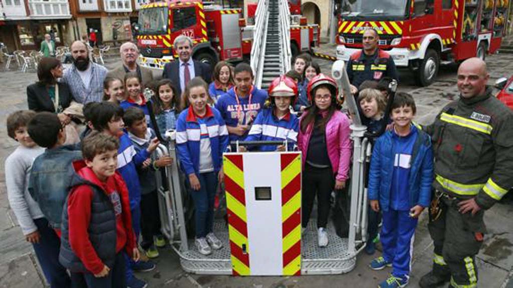 Los #bomberos del Parque de #Reinosa estrenan una nueva autoescala 