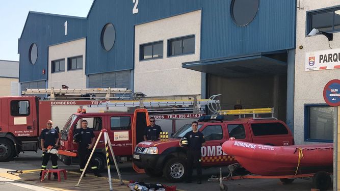 Los #Bomberos de Cádiz reciben un nuevo equipo para su labor preventiva