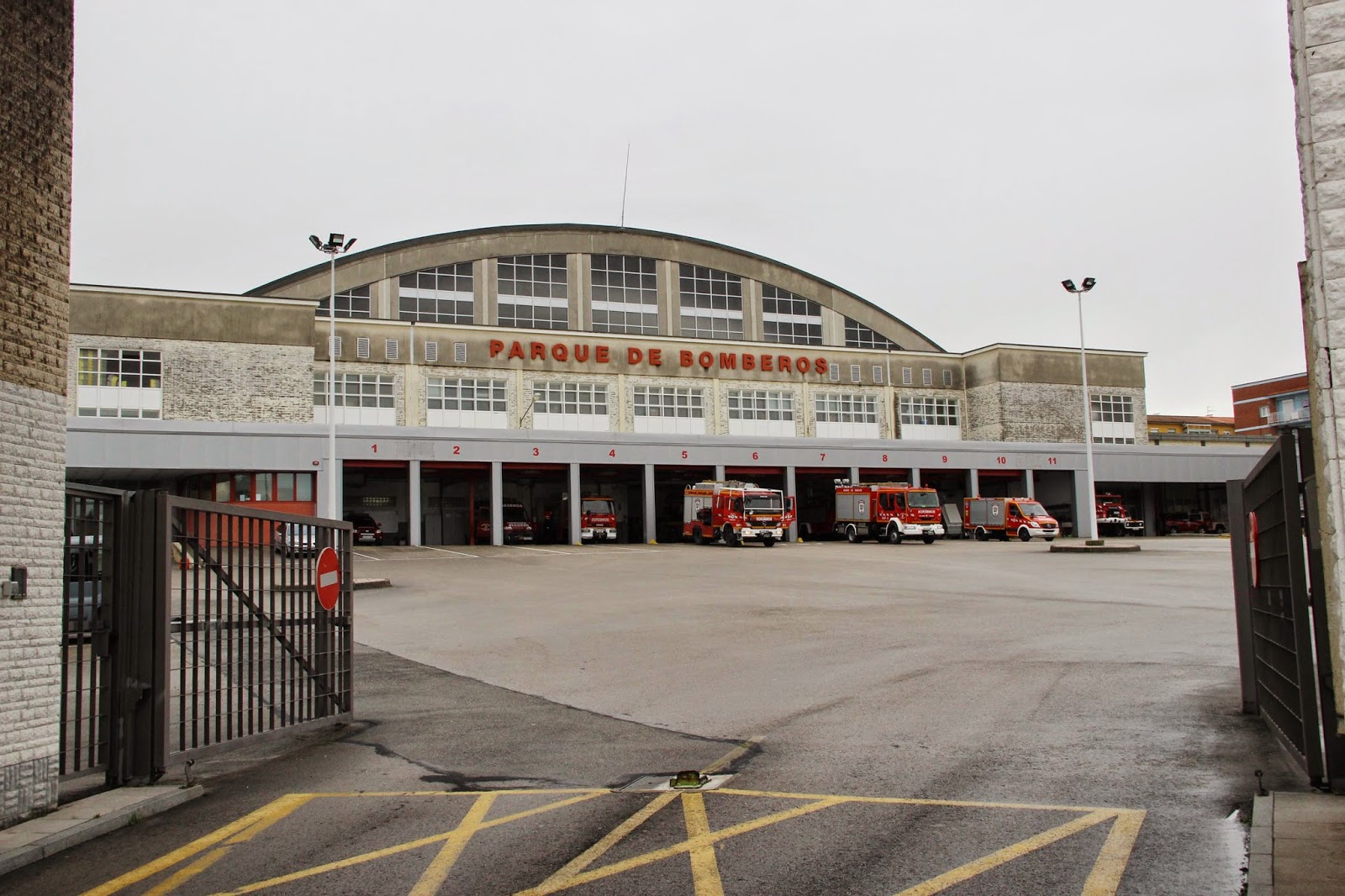 Los niños fueron ‘bomberos por un día’ en el parque de Torrelavega