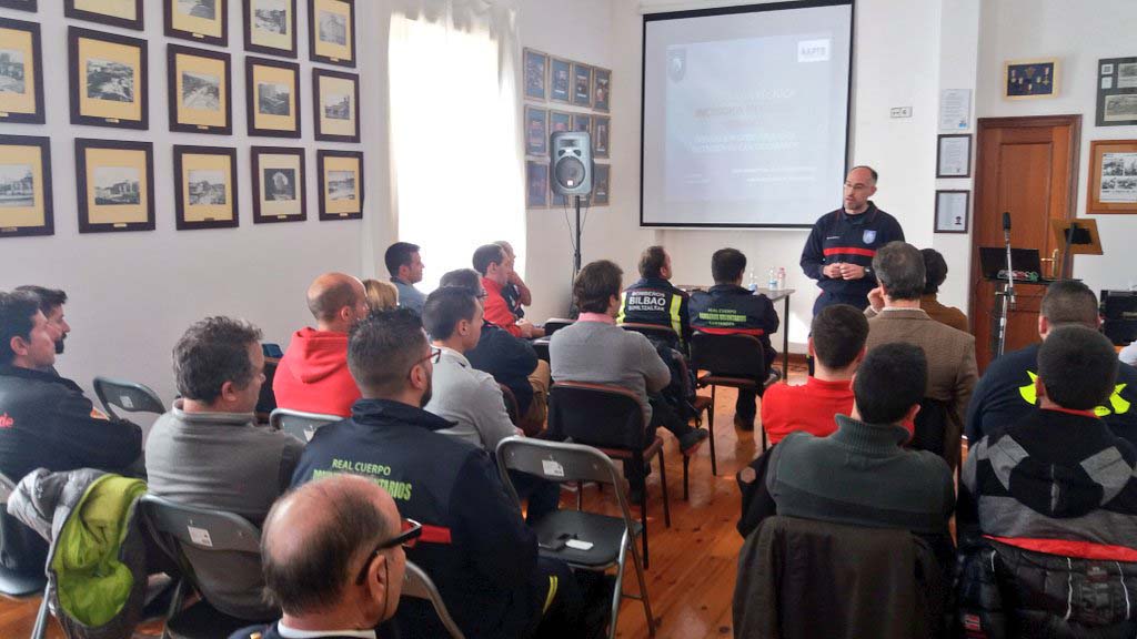 Ponencia de #Prevencion Operativa ante #Incendios en Cascos Urbanos, de @VctorManuelFdez, en www.bomberostv.org