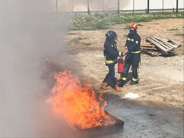 Los #Bomberos de León cooperan con la Policía Nacional en unas prácticas sobre intervenciones