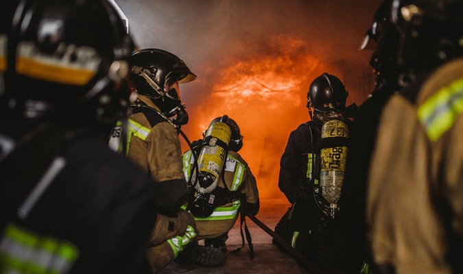Los #bomberos de Sevilla estrenan un campo de prácticas de incendios