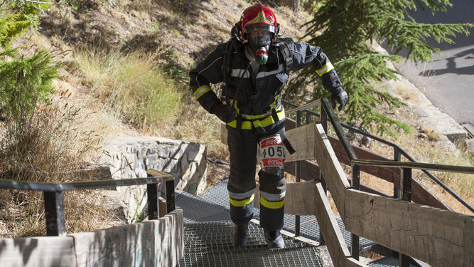 631 escalones, la prueba de fuego en la III Carrera de Escaleras de #Bomberos