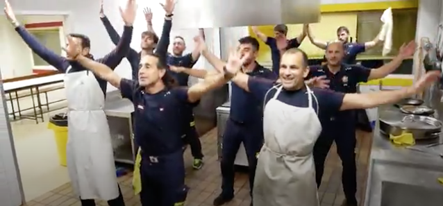 Los #Bomberos de Burgos organizan un 'flashmob' solidario