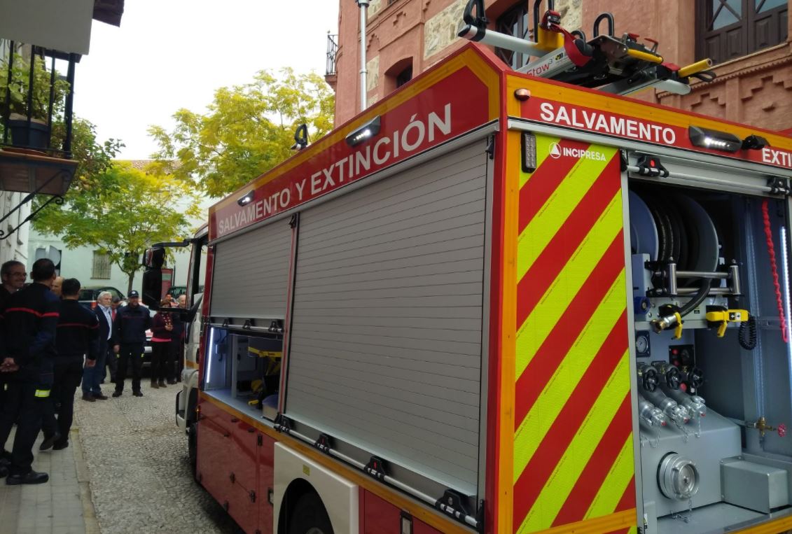 El parque de #bomberos de Aracena recibe un nuevo camión