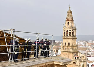 Bomberos de #Córdoba revisaron los sistemas de prevención y extinción de la Mezquita @mezq_catedral