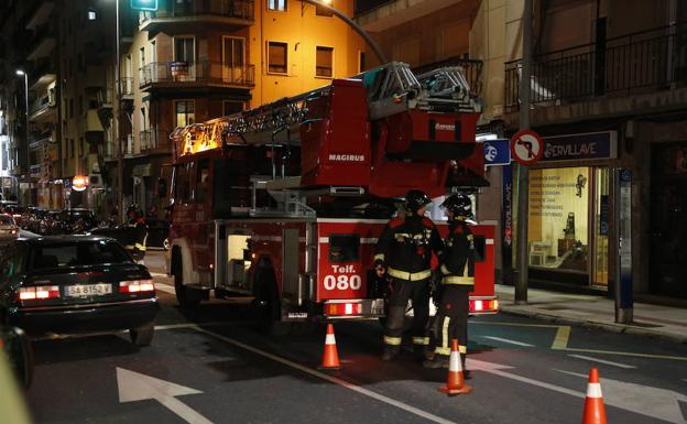 Los #bomberos analizan cómo mejorar en la lucha contra incendios en edificios